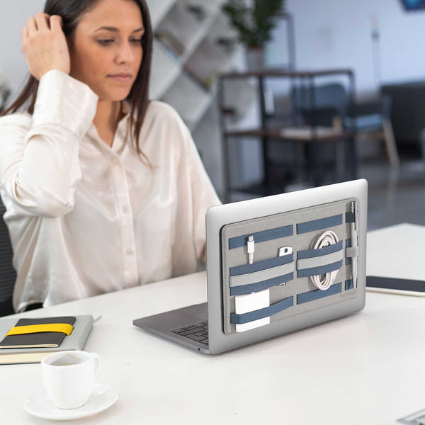 charles and marie SHIFT PRO | klebbarer Laptop-ORGANIZER | 26x16 cm | beblau