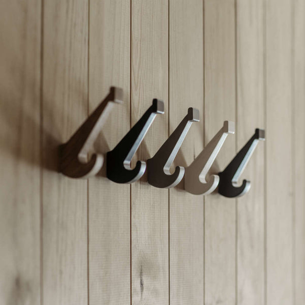 Charles And Marie SKOLEKNAGEN | Holz-Schul-KLEIDERHAKEN | Nis Hauge | Spring Copenhagen