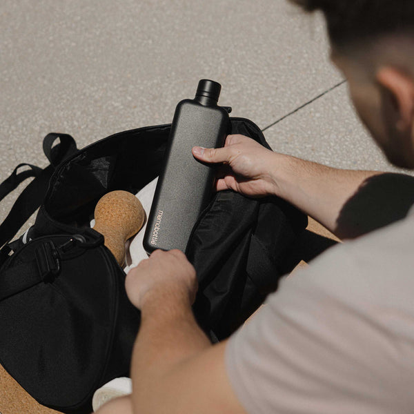 Charles And Marie SLIM Edelstahlflasche Memobottle™ Schwarz | Flache Wiederverwendbare TRINK- & WASSERFLASCHE | 600 Ml