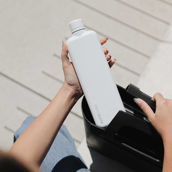 Charles And Marie SLIM Edelstahlflasche Memobottle™ Weiss | Flache Wiederverwendbare TRINK- & WASSERFLASCHE | 600 Ml