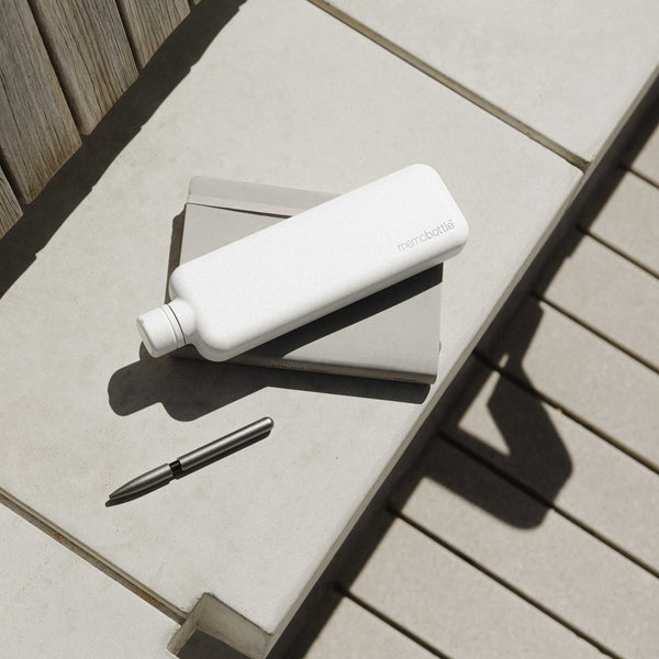 Charles And Marie SLIM Edelstahlflasche Memobottle™ Weiss | Flache Wiederverwendbare TRINK- & WASSERFLASCHE | 600 Ml