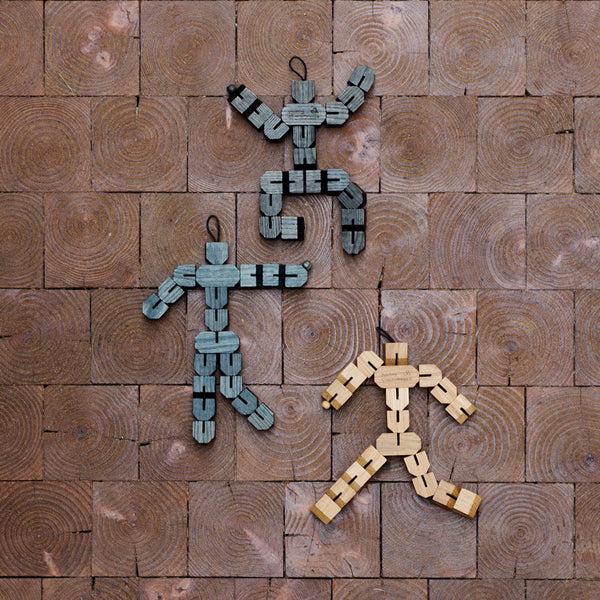 Charles And Marie Small CLUMSY HANS | Kleiner TOPF-UNTERSETZER | 3D-Holzfigur | Nis Hauge | Spring Copenhagen