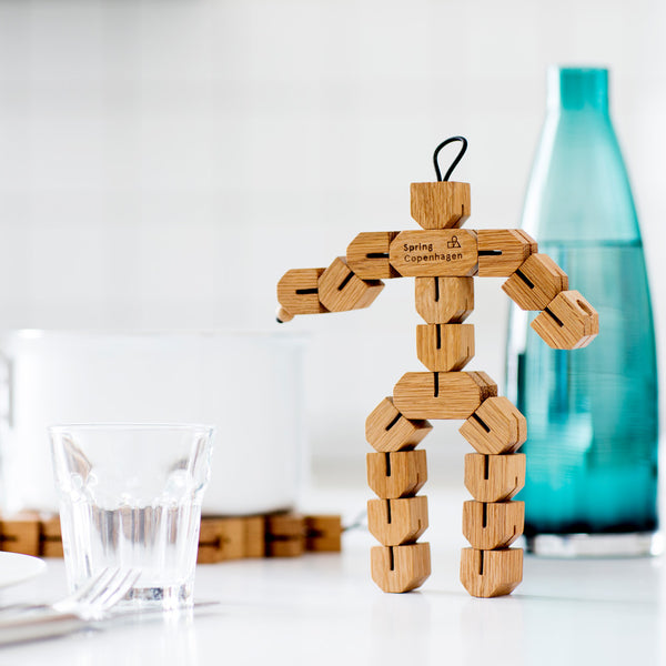 Charles And Marie Small CLUMSY HANS | Kleiner TOPF-UNTERSETZER | 3D-Holzfigur | Nis Hauge | Spring Copenhagen