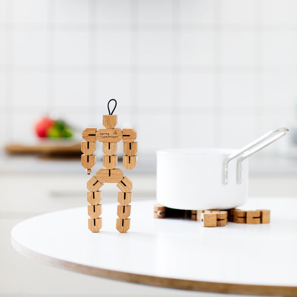 charles and marie Small CLUMSY HANS | Kleiner TOPF-UNTERSETZER | 3D-Holzfigur | Nis Hauge | Spring Copenhagen