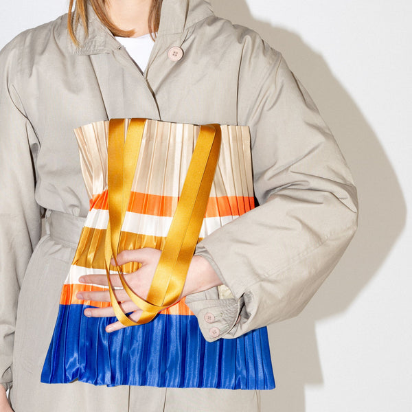 Charles And Marie SORRENTO BEIGE - Tasche - Plissiertes Satin - 40x48 Cm | Multitudes