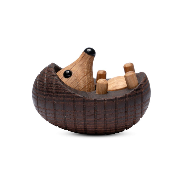 charles and marie SPIKE - liegender Igel Dekofigur aus Holz - Chresten Sommer | Spring Copenhagen