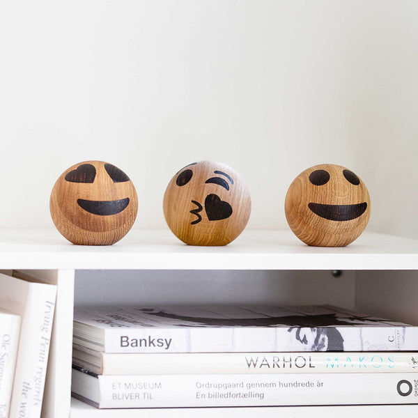 Charles And Marie SPRING EMOTIONS | Grinsendes Gesicht | Holz EMOTICONS | Mencke&vagnby | Spring Copenhagen