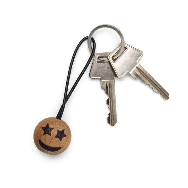 Charles And Marie SPRING EMOTIONS KEYRING | Sternförmige Augen | Holz Emoticon-SCHLÜSSELANHÄNGER | Mencke&vagnby | Spring Copenhagen