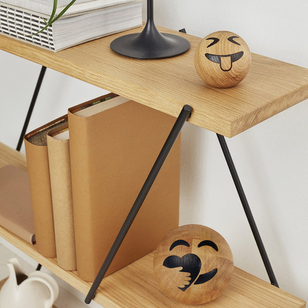 Charles And Marie SPRING EMOTIONS | Squinting | Blinzelndes Gesicht | Holz EMOTICONS | Mencke&vagnby | Spring Copenhagen