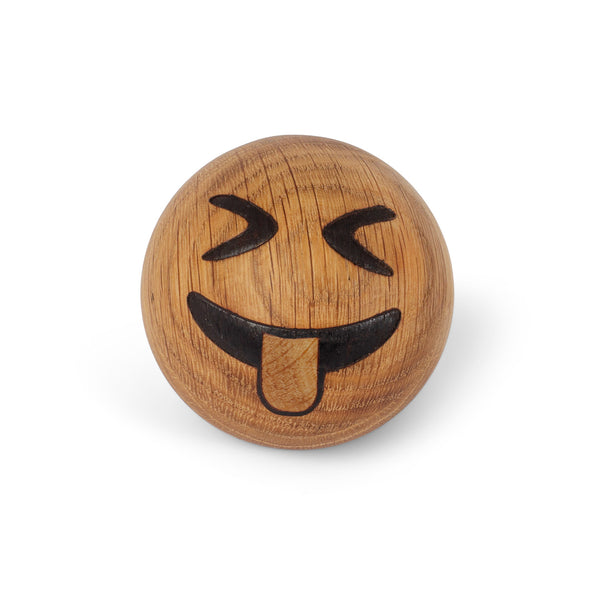 charles and marie SPRING EMOTIONS | Squinting | blinzelndes Gesicht | Holz EMOTICONS | mencke&vagnby | Spring Copenhagen