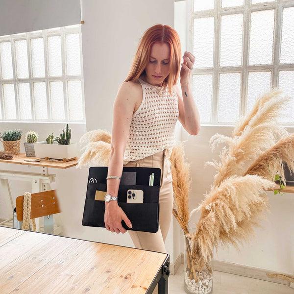 Charles And Marie STAND-UP SLEEVE | Desktop-ORGANIZER Mit Laptop- & Tablet-Hülle | 13 Oder 15" | Beblau