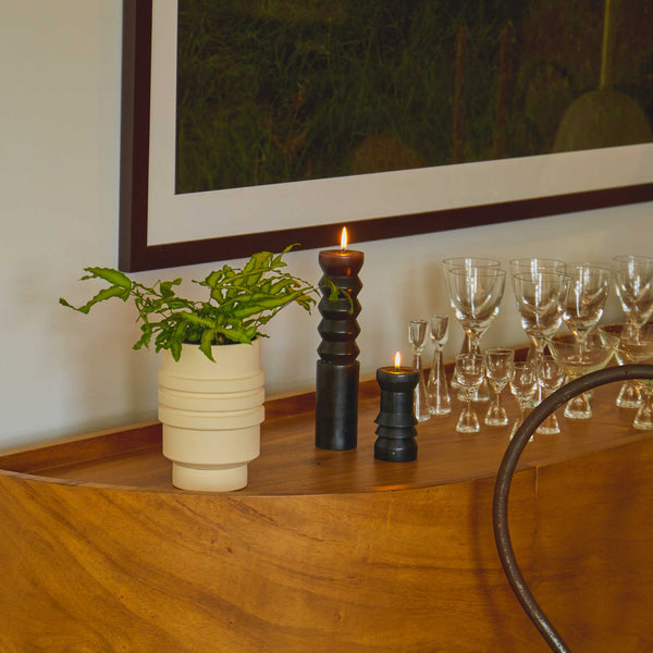 Charles And Marie STRATA PLANT VESSEL | Creme-farbiger BLUMENTOPF & PFLANZGEFÄSS | Simone Brewster | Areaware