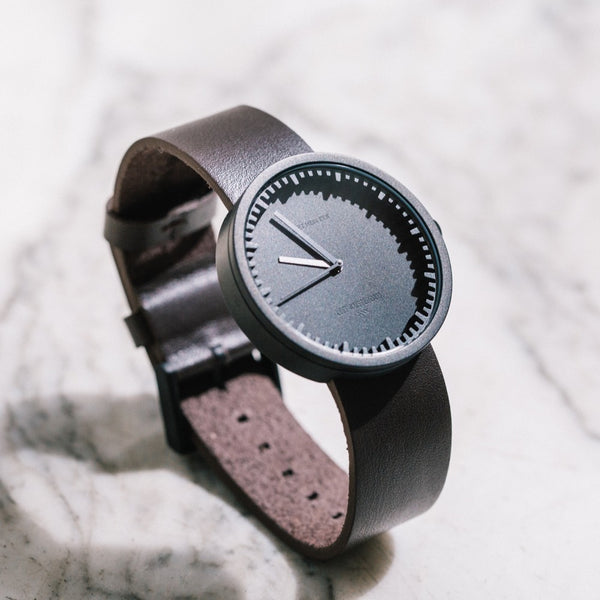 charles and marie TUBE WATCH D38 | Schwarze ARMBANDUHR | Quarzuhrwerk | Ø 38 mm | Piet Hein Eek | Leff Amsterdam