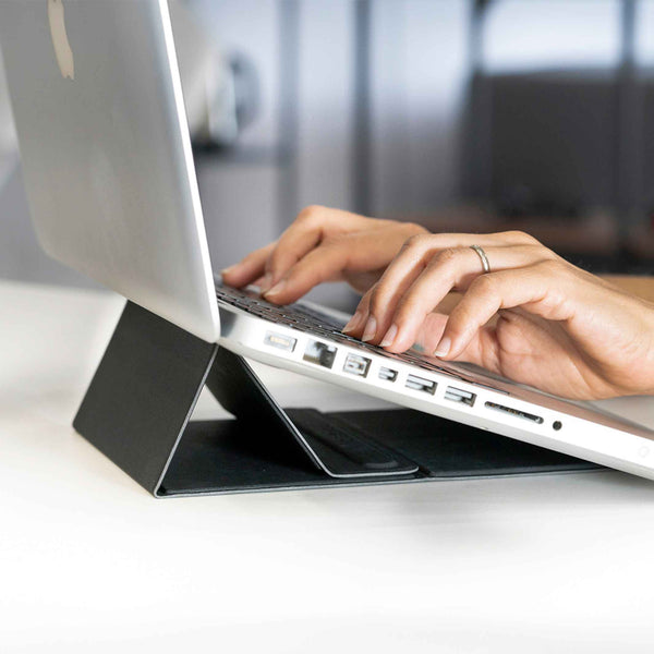 charles and marie UNIVERSAL STAND - Universal-STÄNDER für Laptop Tablett Smartphone - 11x15 5 cm | beblau