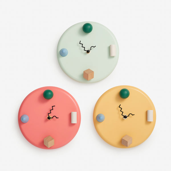 charles and marie WALL CLOCKS | farbige WANDUHREN | dreidimensional & abstrakt D=20 cm | Pat Kim | Areaware