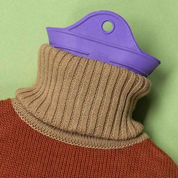 Charles And Marie WÄRMFLASCHE Mit Rollkragenpulli | Suite702