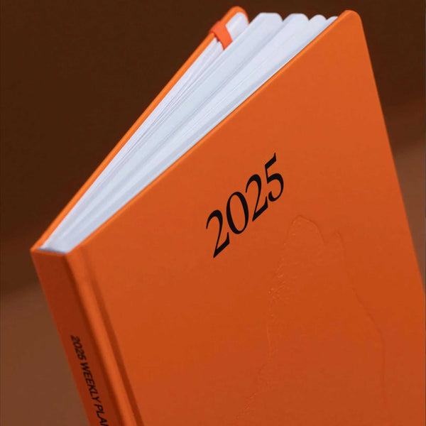 Charles And Marie WEEKLY PLANNER 2025 - Orangefarbiger Wochenplaner - Hardcover A5 | Karst Stone Paper