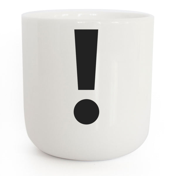 charles and marie - weisser Kaffee- & Tee-Becher mit schwarzer Typo | Letters & Glyphs Serie | PLTY