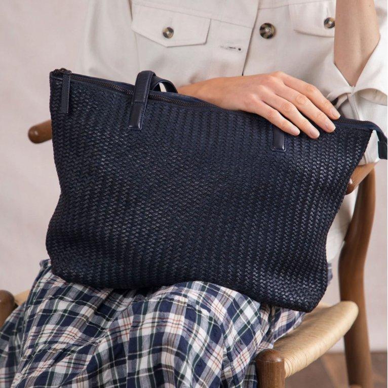 Charles Clinkard Lakeland Leather Wreay Shopper Womens Shoulder Bag