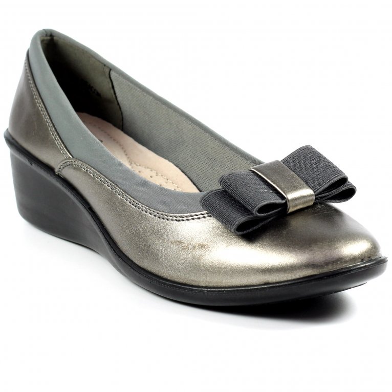charles clinkard Lunar (GRS) Deacon Womens Low Wedge Shoe