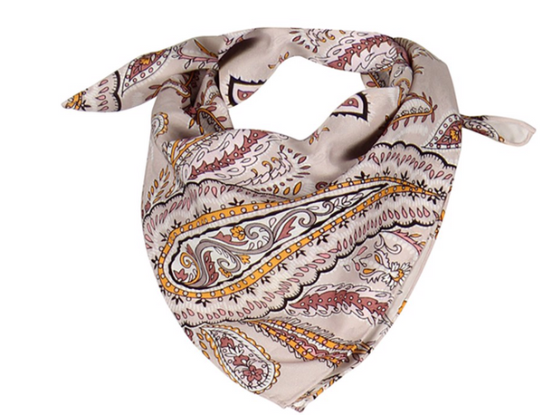 charlotte sparre Alice 55x55 cm / CS680 Alice allover 55x55 - Sand Scarf charlotte sparre Alice 55x55 cm / CS680 Alice allover 55x55 - Sand Scarf