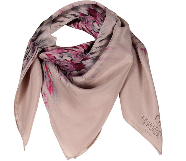 charlotte sparre Susan 90x90 cm / 90-408 Susan 90x90 - Nougat Scarf