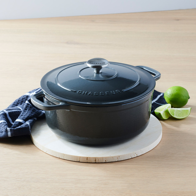 chasseur Round French Oven Caviar