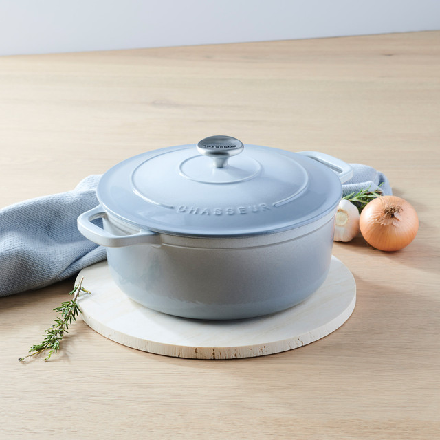 chasseur Round French Oven Celestial Grey