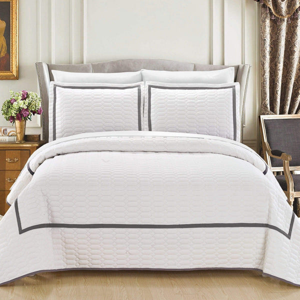 chic home Birmingham 3 Piece Hotel Quilt Set