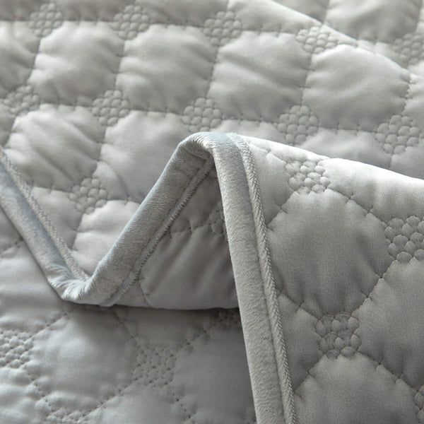 Chic Home Kehlani 7 Piece Dutch Velvet Quilt Set