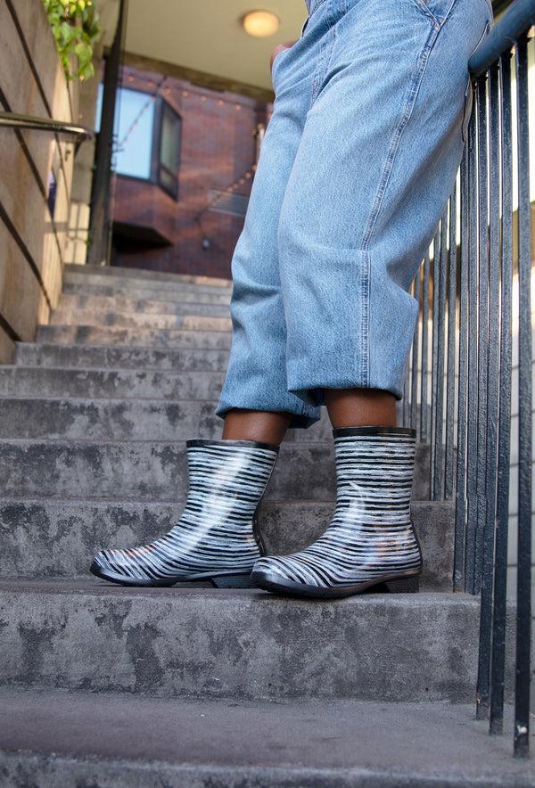 Chooka GLOSS DRYBRUSH MID RAIN BOOT - BLACK
