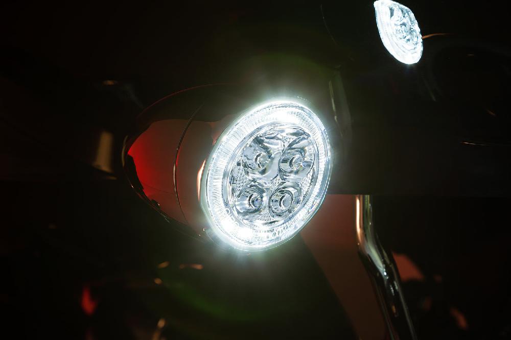 Ciro Fang® White Halo Front Signal Light Inserts With Bezel (Dual Circuit)