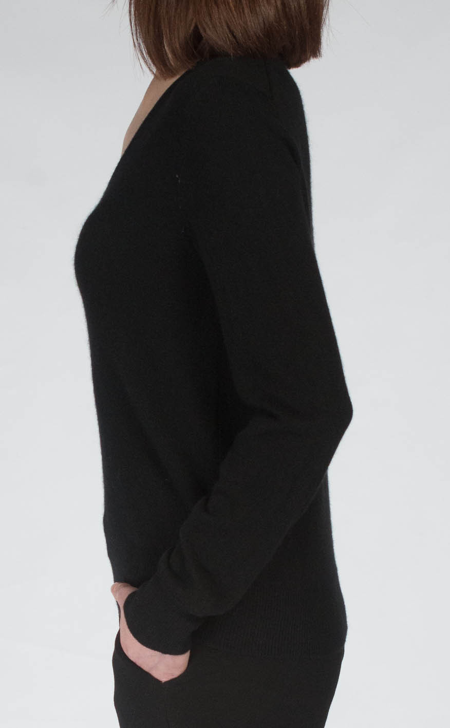 Clan Ladies Cashmere V‑Neck Sweater