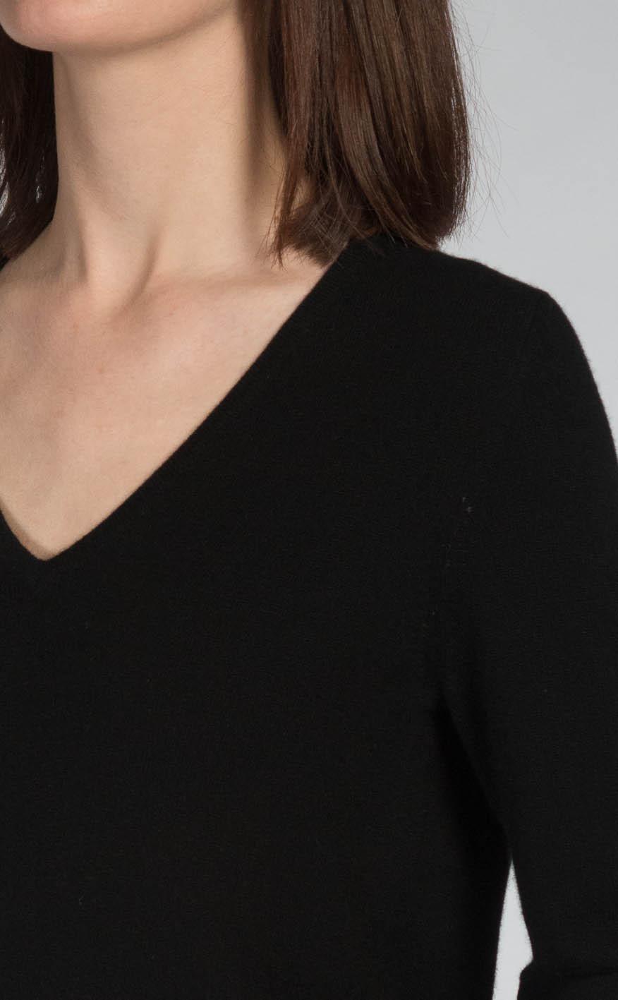 clan Ladies Cashmere V‑Neck Sweater