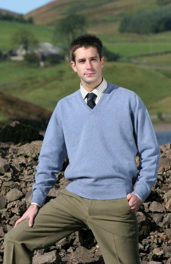 Clan Luxury Scottish Cashmere Sweater V‑Neck