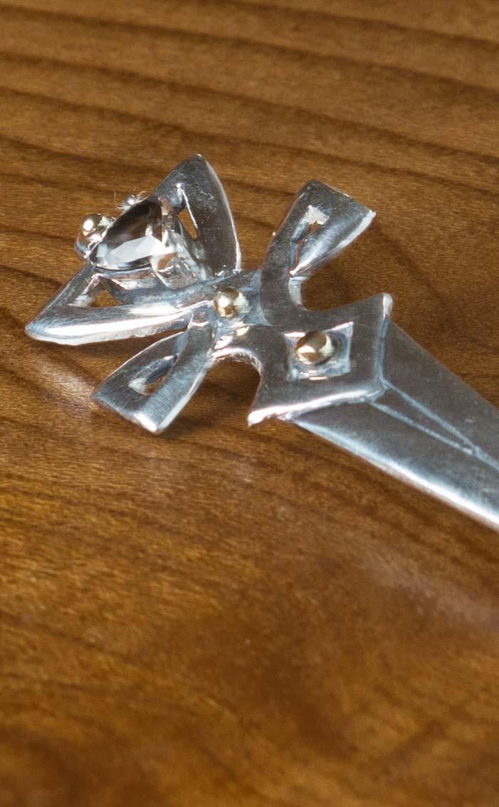 Clan Scottish Quartz Celtic Knot Kilt Pin