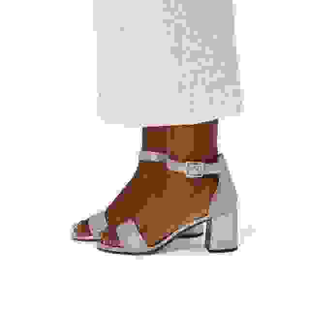 Clarks Ezoria Mae Champagne Interest