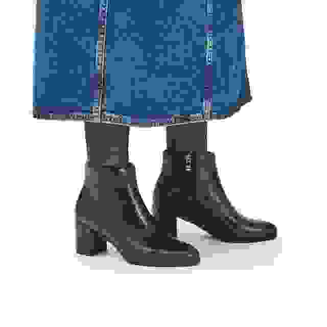 Clarks Freva 55 Zip Black Leather