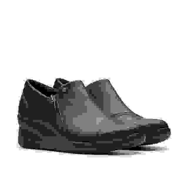 Clarks Suttyn Zip Black Leather