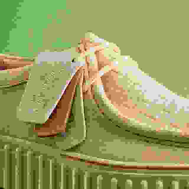 Clarks Torhill Bee Ecru Suede