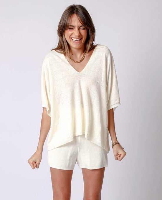 classic collection Linen v neck top