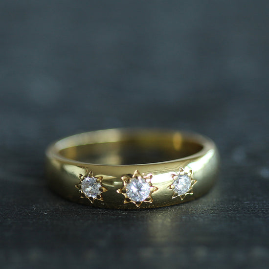 classic collection Ring with 3 diamante in sterling silver and gold plated