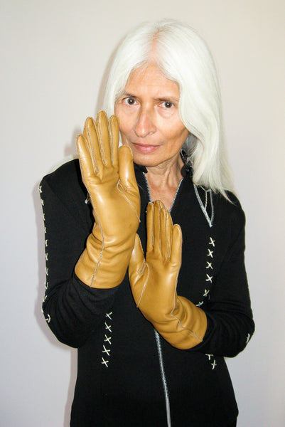 clyde Raw Seam Classic Gloves in Caramel