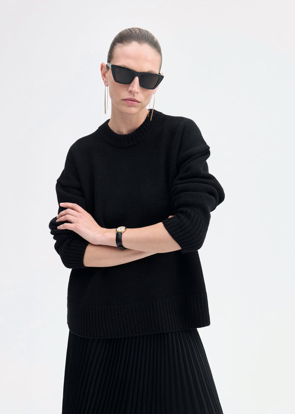 co Boyfriend Crew Neck in Wool Cashmere Black