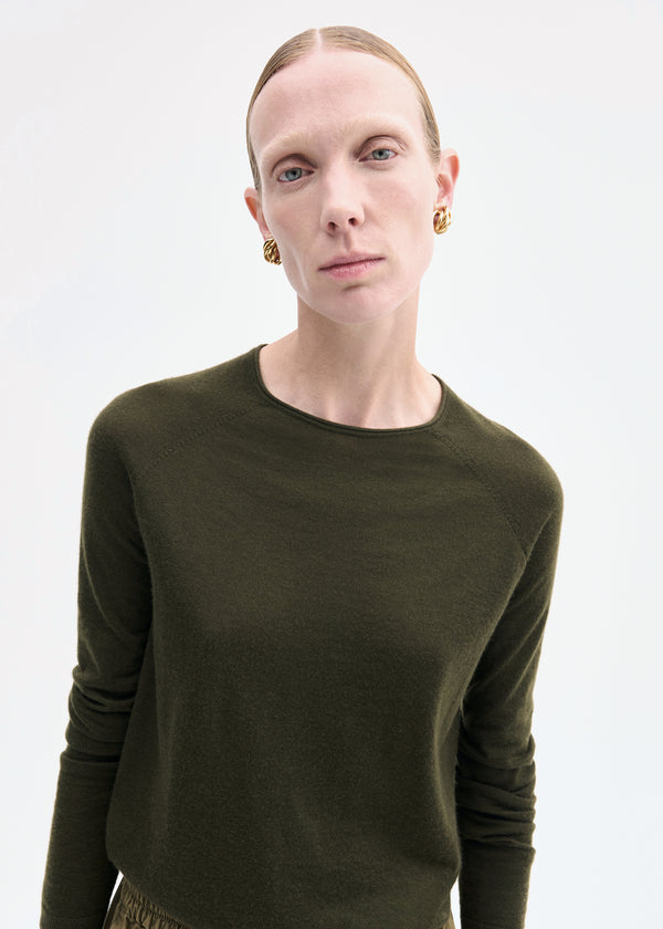 Co Raglan Sweater In Fine Cashmere Olive
