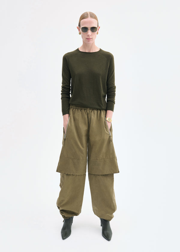 co Raglan Sweater in Fine Cashmere Olive