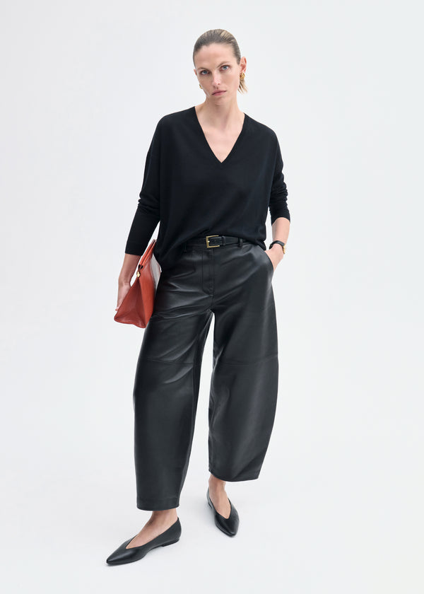 Co V-Neck Sweater In Fine Cashmere Black