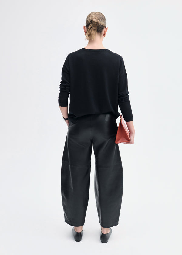 Co V-Neck Sweater In Fine Cashmere Black