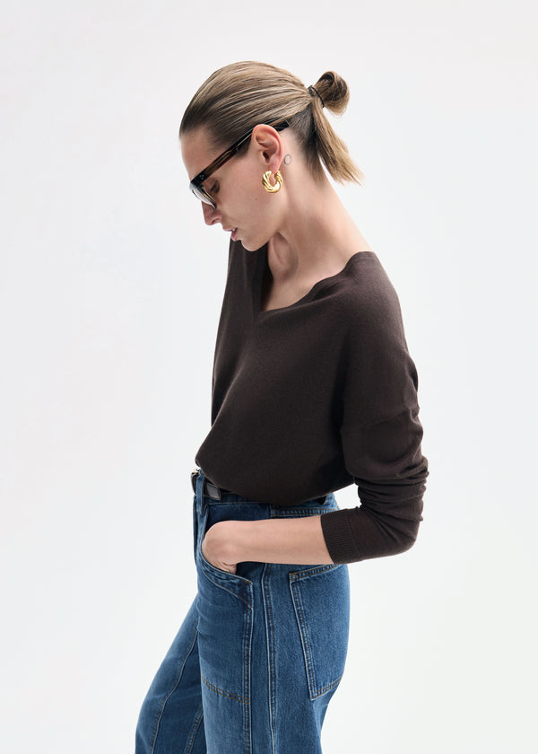 Co V-Neck Sweater In Fine Cashmere Chocolate