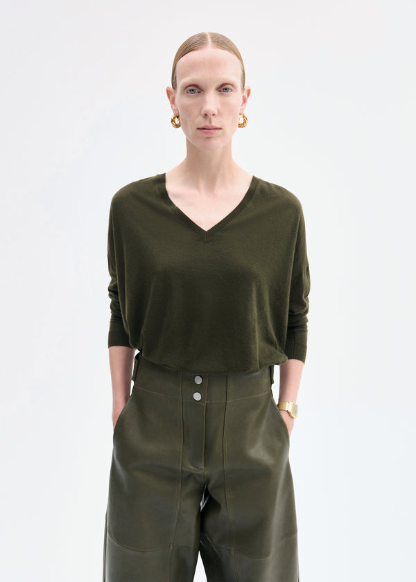 Co V-Neck Sweater In Fine Cashmere Olive